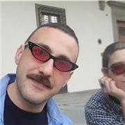 Artista professionista, diplomato all'Accademia di Belle Arti, impartisce corsi di disegno e pittura per adulti e bambini